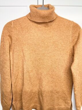 100% Cashmere Woman’s J. Crew Sweater